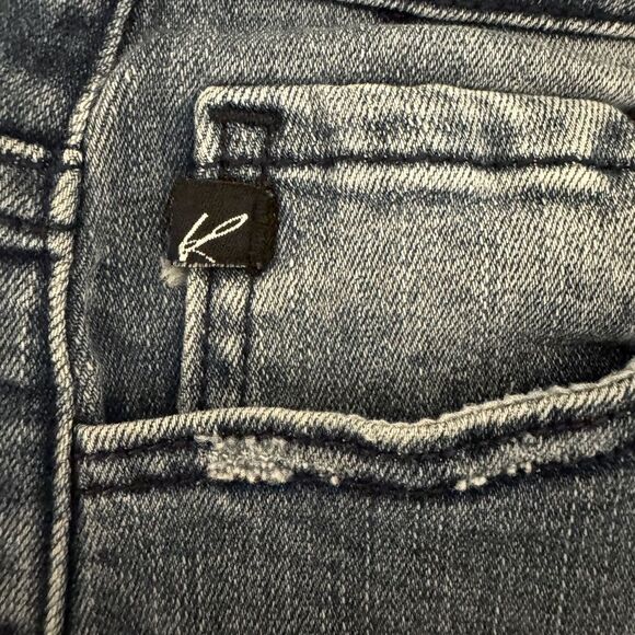 KanCan Medium Rise Distressed Denim Shorts with Frayed Hem Size 28 - Picture 8 of 11